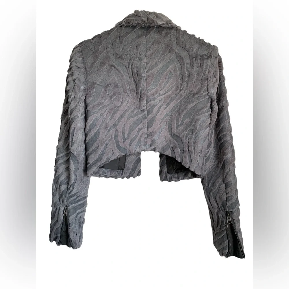 FOREVER 21 Gray Faux Fur Zebra Print Cropped Jacket size small - Picture 3 of 8